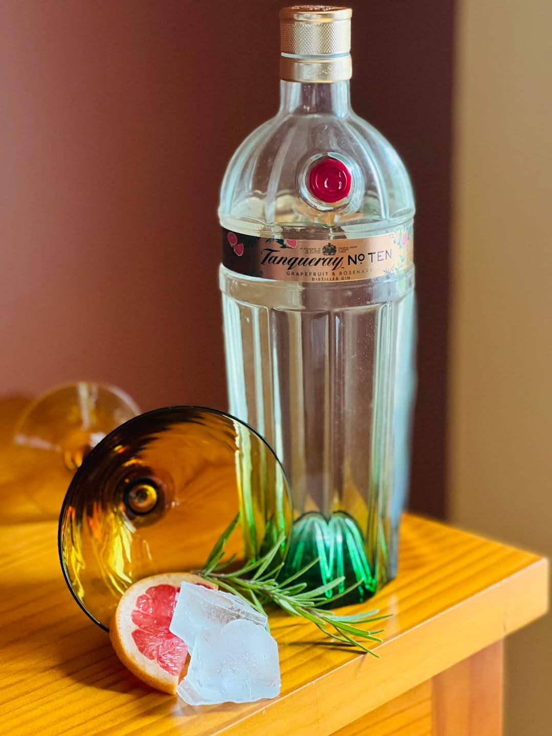 Tanqueray No.10 Grapefruit & Rosemary 